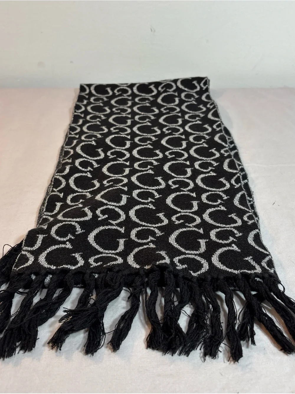 Guess Black and White Logo Pattern Fringe Scarf. 803